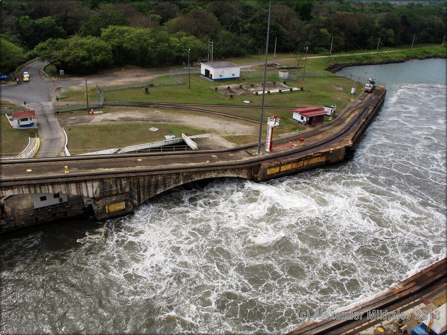 21another-passage-through-the-panama-canal.jpg
