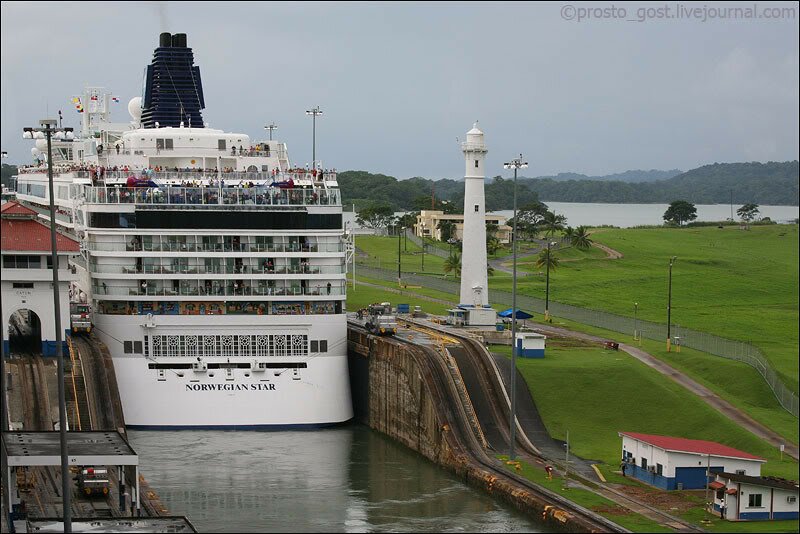 2panama-canal.jpg