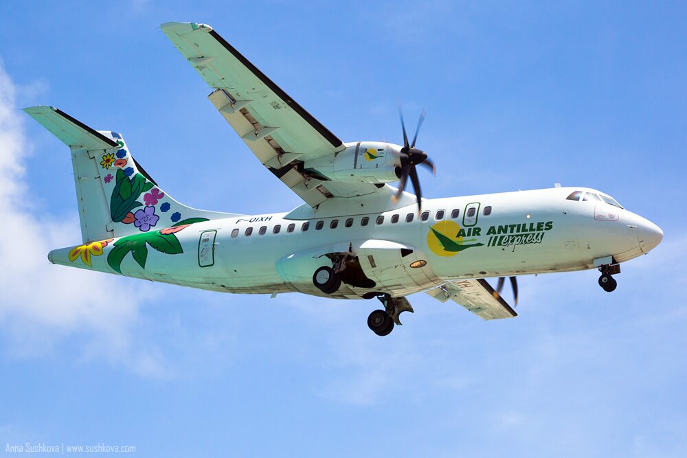 2turboprops-of-sint-maarten.jpg