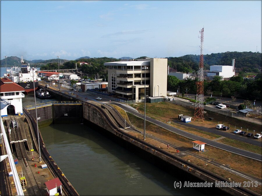 4another-passage-through-the-panama-canal.jpg