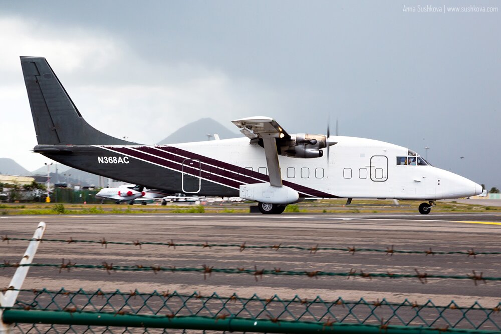 7turboprops-of-sint-maarten.jpg