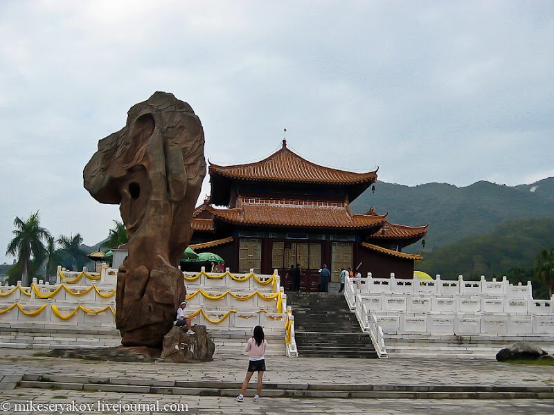 14chinese-island-of-hainan.jpg