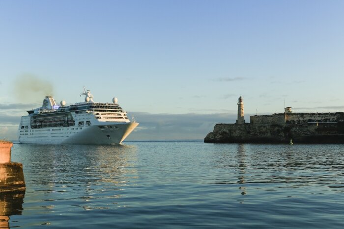 1empress-of-the-seas-visits-cuba.jpg