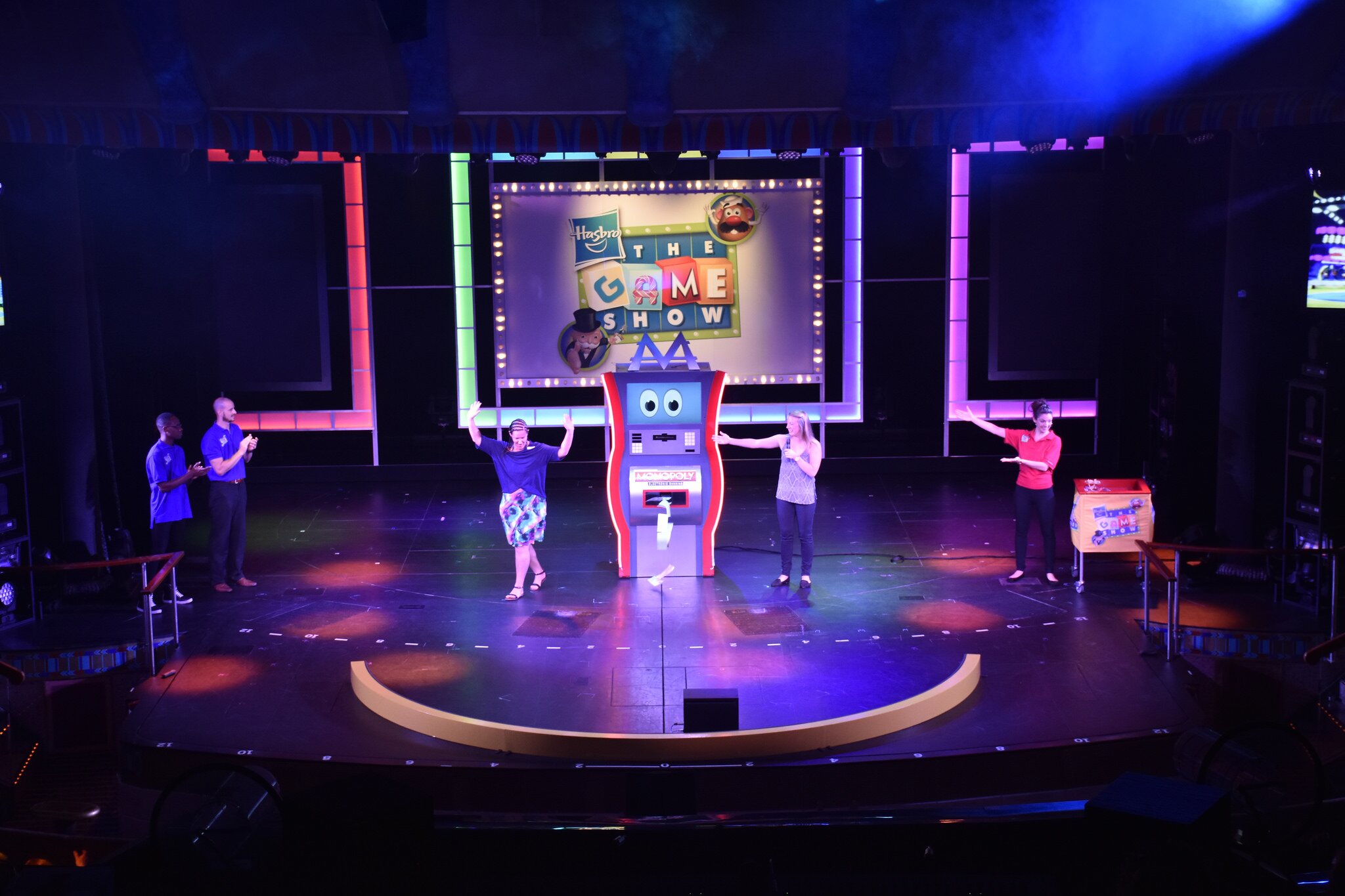 1free-entertainment-activities-on-conquestclass-ships.jpg