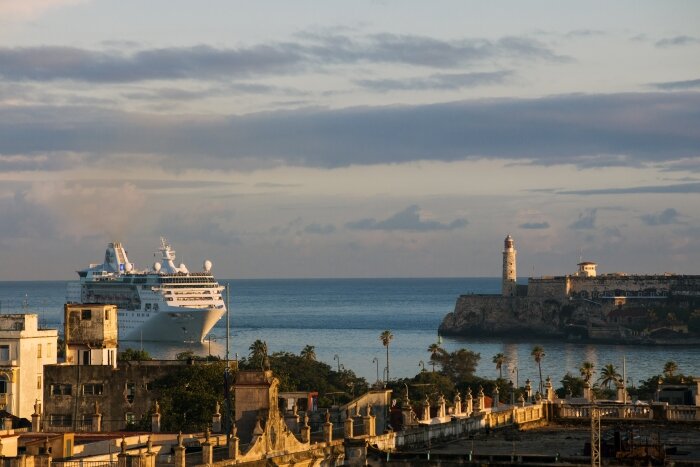 2empress-of-the-seas-visits-cuba.jpg