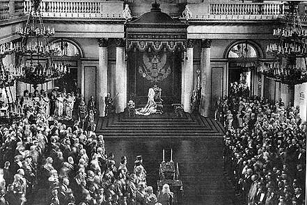//en.wikipedia.org/wiki/File:Opening_of_the_Duma.gif ||| Public domain
