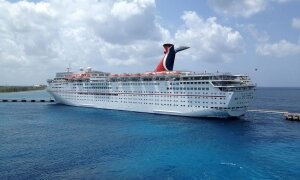 Carnival Paradise cruise ship by Jacrews7/Wiki/CC BY 2.0