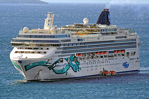 © <a href="https://commons.wikimedia.org/wiki/File:Norwegian_Jade_(ship,_2006)_IMO_9304057;_in_Split,_2011-10-10;_(1).jpg" target="_blank" rel="nofollow">Ivan T./Wikimedia</a>/<a href="https://creativecommons.org/licenses/by-sa/3.0/deed.en" target="_blank" rel="nofollow">CC BY-SA 3.0</a>