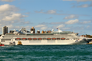 © <a href="https://commons.wikimedia.org/wiki/File:Pacific_Explorer,_Sydney_Harbour,_2017_(05).jpg" target="_blank" rel="nofollow">Bahnfrend/Wikimedia</a>/<a href="https://creativecommons.org/licenses/by-sa/4.0/deed.en" target="_blank" rel="nofollow">CC BY-SA 4.0</a>