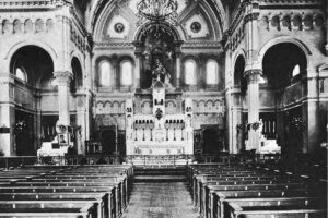 //en.wikipedia.org/wiki/File:Church_of_the_Holy_Rosary,_Manhattan,_New_York_Interior.jpg ||| <a href="//en.wikipedia.org/wiki/Public_domain" title="Public domain">Public domain</a> in the United States